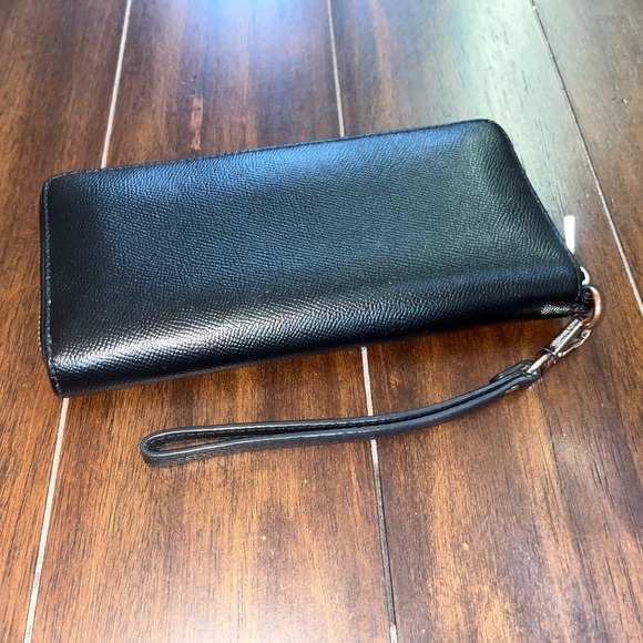 Micheal Kors Black Leather Wallet - Picture 2 of 8